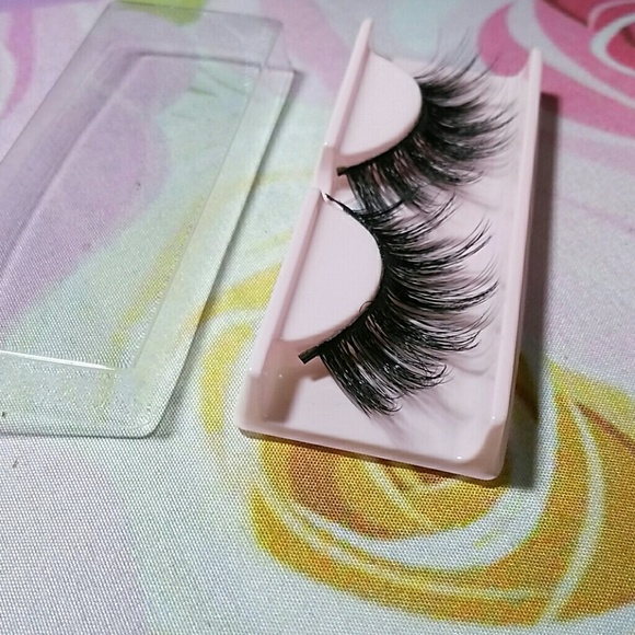 *OUT OF STOCK* C5 Booked Lashes By Lashes Levels - Picture 3 of 5